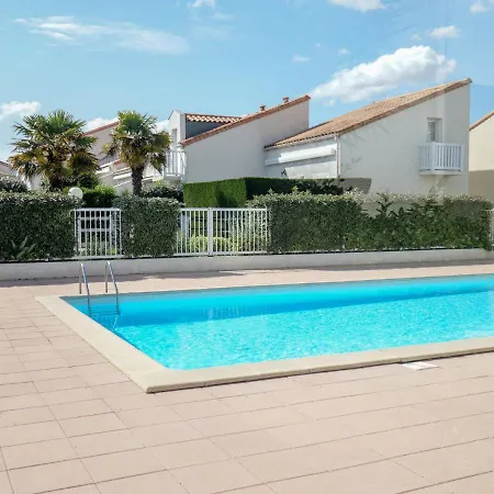 Holiday home Les Jardins De L'ocean-38 By Interhome